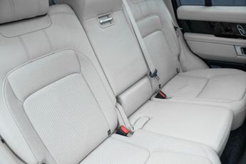 LAND ROVER RANGE ROVER 3.0 SD V6 Vogue SUV 5dr Diesel Auto 4WD Euro 6 (s/s) (275 ps)