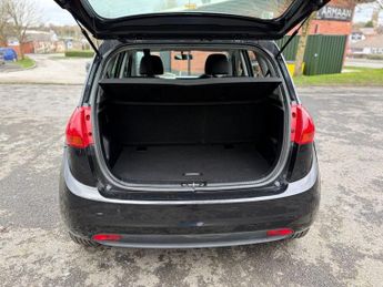 KIA VENGA 1.4 CRDi 1 MPV 5dr Diesel Manual Euro 5 (89 bhp)