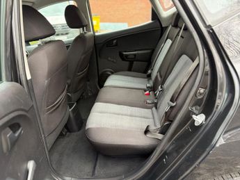 KIA VENGA 1.4 CRDi 1 MPV 5dr Diesel Manual Euro 5 (89 bhp)