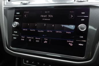 VOLKSWAGEN TIGUAN 2.0 TDI R-Line SUV 5dr Diesel DSG Euro 6 (s/s) (150 ps)