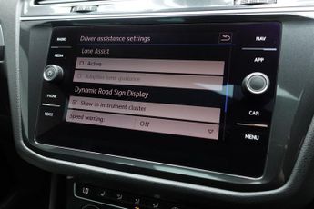 VOLKSWAGEN TIGUAN 2.0 TDI R-Line SUV 5dr Diesel DSG Euro 6 (s/s) (150 ps)