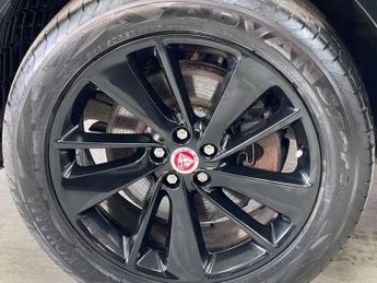 JAGUAR F-PACE 2.0 D200 MHEV R-Dynamic SE SUV 5dr Diesel Auto AWD Euro 6 (s/s) 