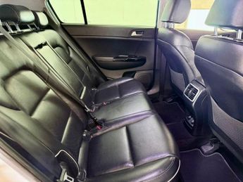 KIA SPORTAGE 2.0 CRDi EcoDynamics+ 4 SUV 5dr Diesel Hybrid Auto AWD Euro 6 (s