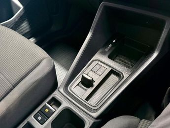 VOLKSWAGEN CADDY 2.0 TDI C20 Commerce Pro Panel Van 5dr Diesel DSG SWB Euro 6 (s/