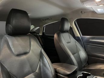 FORD MONDEO 2.0 TiVCT Titanium Saloon 4dr Petrol Hybrid CVT Euro 6 (s/s) (18