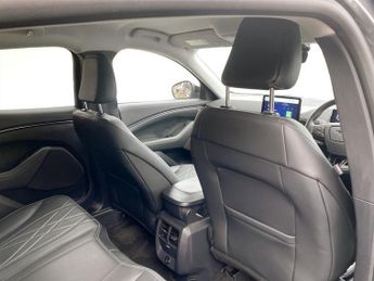 FORD MUSTANG MACH-E Standard Range 72kWh Select SUV 5dr Electric Automatic (269 ps)