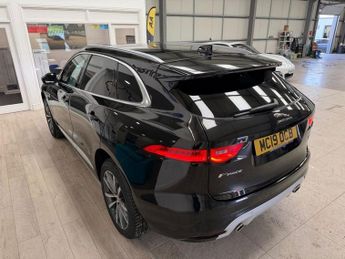 JAGUAR F-PACE 3.0 D300 V6 S SUV 5dr Diesel Auto AWD Euro 6 (s/s) (300 ps)
