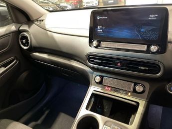 HYUNDAI KONA 64kWh Premium SUV 5dr Electric Auto (10.5kW Charger) (204 ps)