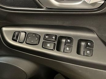 HYUNDAI KONA 64kWh Premium SUV 5dr Electric Auto (10.5kW Charger) (204 ps)