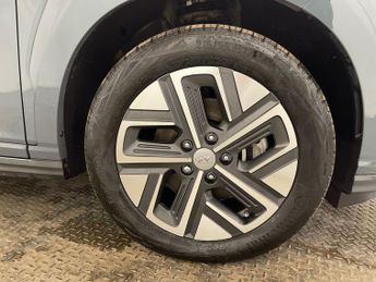 HYUNDAI KONA 64kWh Premium SUV 5dr Electric Auto (10.5kW Charger) (204 ps)