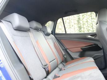 VOLKSWAGEN ID.4 Pro Performance 77kWh 1ST Edition SUV 5dr Electric Auto (204 ps)