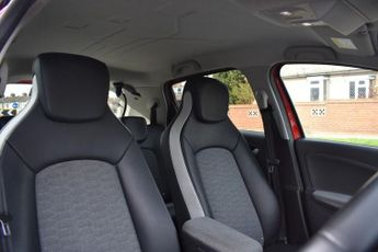 RENAULT ZOE R135 52kWh GT Line Hatchback 5dr Electric Auto (i, Rapid Charge)