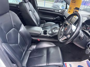 PORSCHE CAYENNE 3.0 TD V6 SUV 5dr Diesel TiptronicS 4WD Euro 6 (s/s) (262 ps)