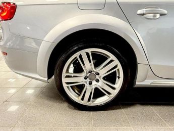 AUDI A4 ALLROAD 2.0 TDI Sport Estate 5dr Diesel S Tronic quattro Euro 5 (s/s) (1