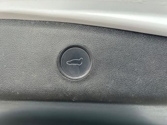 TESLA Model 3 (Dual Motor) Long Range Saloon 4dr Electric Auto 4WDE (346 ps)