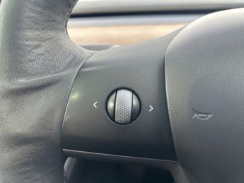 TESLA Model 3 (Dual Motor) Long Range Saloon 4dr Electric Auto 4WDE (346 ps)