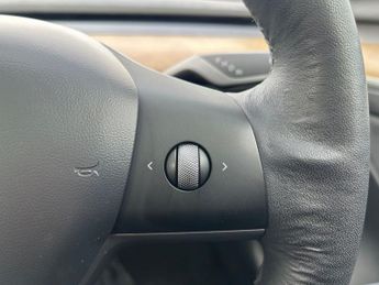 TESLA Model 3 (Dual Motor) Long Range Saloon 4dr Electric Auto 4WDE (346 ps)