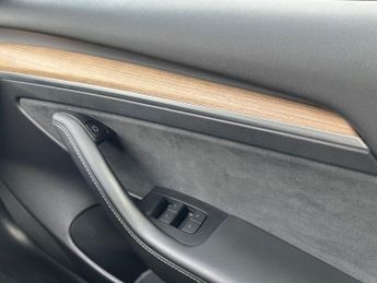 TESLA Model 3 (Dual Motor) Long Range Saloon 4dr Electric Auto 4WDE (346 ps)