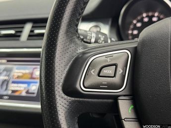 LAND ROVER RANGE ROVER EVOQUE 2.0 TD4 HSE Dynamic SUV 5dr Diesel Auto 4WD Euro 6 (s/s) (180 ps