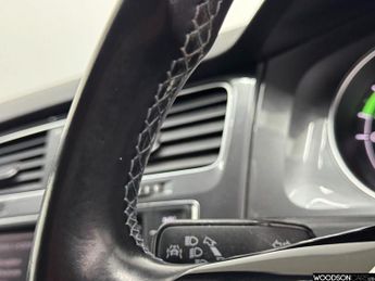 VOLKSWAGEN E-GOLF e-Golf Hatchback 5dr Electric Auto (115 ps)