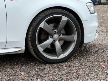 AUDI A4 2.0 TDI Black Edition Saloon 4dr Diesel S Tronic quattro Euro 5 