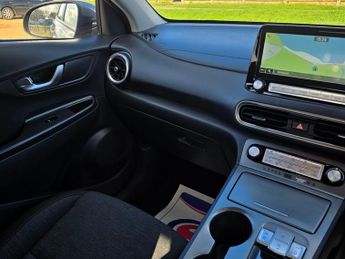 HYUNDAI KONA 39kWh SE Connect SUV 5dr Electric Auto (10.5kW Charger) (136 ps)