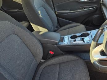 HYUNDAI KONA 39kWh SE Connect SUV 5dr Electric Auto (10.5kW Charger) (136 ps)