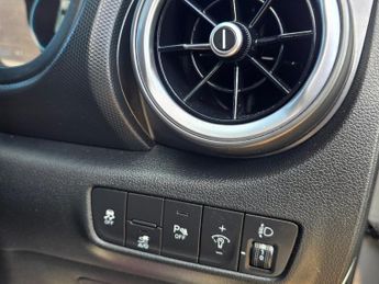 HYUNDAI KONA 39kWh SE Connect SUV 5dr Electric Auto (10.5kW Charger) (136 ps)