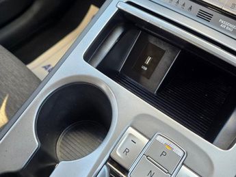 HYUNDAI KONA 39kWh SE Connect SUV 5dr Electric Auto (10.5kW Charger) (136 ps)