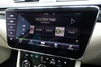 SKODA SUPERB 2.0 TDI Laurin & Klement Estate 5dr Diesel DSG Euro 6 (s/s) (190