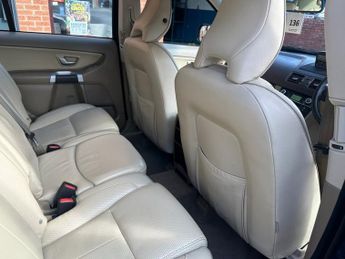 VOLVO XC90 2.4 D5 Executive SUV 5dr Diesel Geartronic 4WD Euro 5 (200 ps)