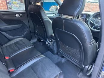 VOLVO XC40 2.0 D4 R-Design SUV 5dr Diesel Auto AWD Euro 6 (s/s) (190 ps)