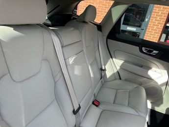 VOLVO XC60 2.0h T8 Twin Engine 10.4kWh Inscription Pro SUV 5dr Petrol Plug-