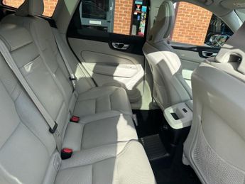 VOLVO XC60 2.0h T8 Twin Engine 10.4kWh Inscription Pro SUV 5dr Petrol Plug-