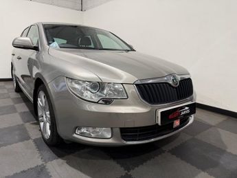 SKODA SUPERB 2.0 TDI Elegance Hatchback 5dr Diesel DSG 4WD Euro 5 (140 ps)