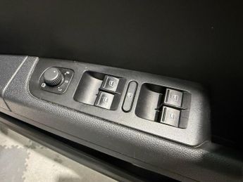 SKODA SUPERB 2.0 TDI Elegance Hatchback 5dr Diesel DSG 4WD Euro 5 (140 ps)