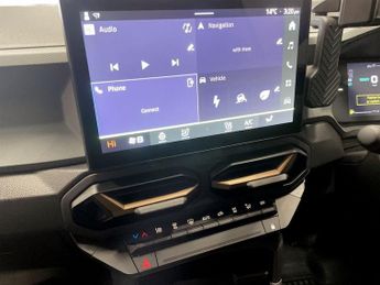 DACIA DUSTER 1.6 Hybrid EXTREME SUV 5dr Petrol Hybrid Auto Euro 6 (s/s) (140 