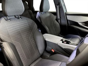 PEUGEOT E-5008 73kWh Allure SUV 5dr Electric Auto (210 ps)