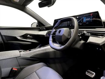 PEUGEOT E-5008 73kWh Allure SUV 5dr Electric Auto (210 ps)