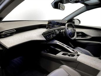 PEUGEOT E-5008 73kWh Allure SUV 5dr Electric Auto (210 ps)