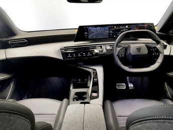 PEUGEOT E-5008 73kWh Allure SUV 5dr Electric Auto (210 ps)