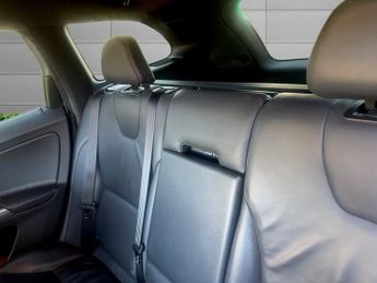 VOLVO XC60 2.4 D5 R-Design Lux Nav SUV 5dr Diesel Auto AWD Euro 6 (s/s) (22