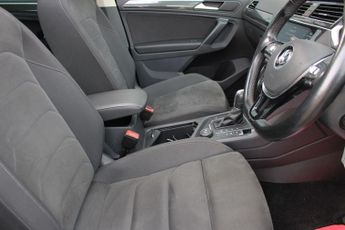 VOLKSWAGEN TIGUAN 2.0 TDI SEL SUV 5dr Diesel DSG 4Motion Euro 6 (s/s) (150 ps)