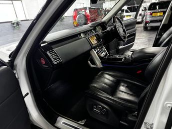 LAND ROVER RANGE ROVER 4.4 SD V8 Autobiography SUV 5dr Diesel Auto 4WD Euro 5 (339 ps)