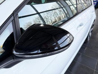 VOLKSWAGEN GOLF 2.0 TSI R Hatchback 5dr Petrol DSG 4Motion Euro 6 (s/s) (300 ps)