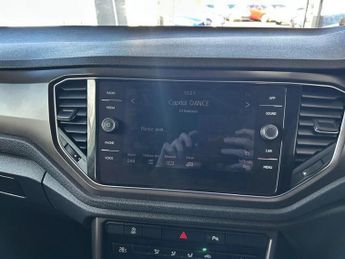 VOLKSWAGEN T-ROC 1.5 TSI GPF EVO SE SUV 5dr Petrol DSG Euro 6 (s/s) (150 ps) 1 FO