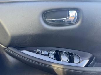 NISSAN LEAF 39kWh N-Connecta Hatchback 5dr Electric Auto (150 ps)