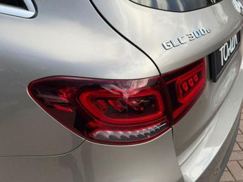 MERCEDES-BENZ GLC 2.0 GLC300e 13.5kWh AMG Line (Premium) SUV 5dr Petrol Plug-in Hy