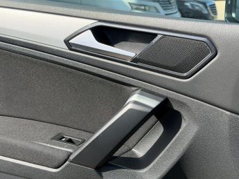 VOLKSWAGEN TIGUAN 1.4 TSI SE Navigation SUV 5dr Petrol DSG 4Motion Euro 6 (s/s) (1