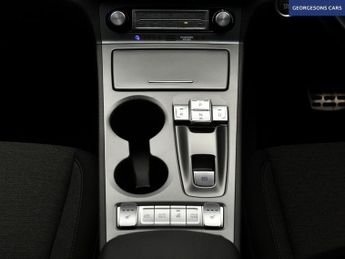 HYUNDAI KONA 39kWh Premium SUV 5dr Electric Auto (10.5kW Charger) (136 ps)